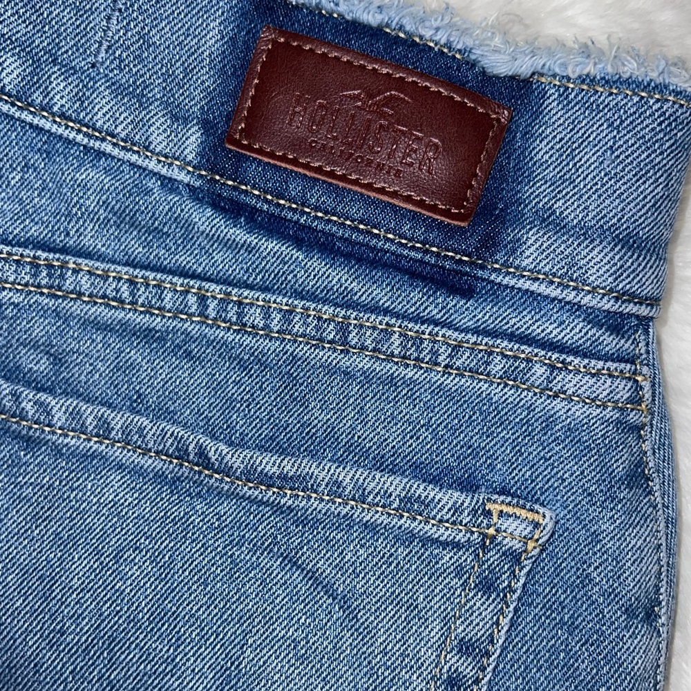 Hollister Ultra- High Waisted Mom Denim Jean Shorts